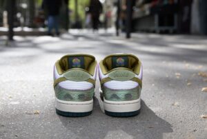 NIKE SB DUNK LOW “CHAMELEON”